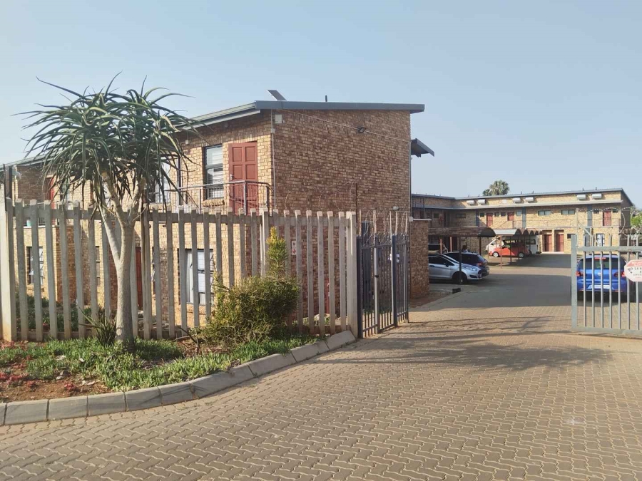 2 Bedroom Property for Sale in Elandspoort Gauteng
