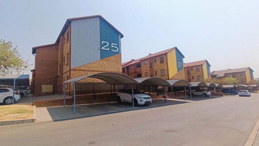 1 Bedroom Property for Sale in Erand Gardens Gauteng