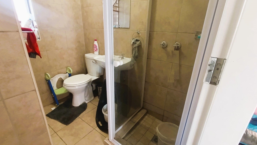 1 Bedroom Property for Sale in Erand Gardens Gauteng