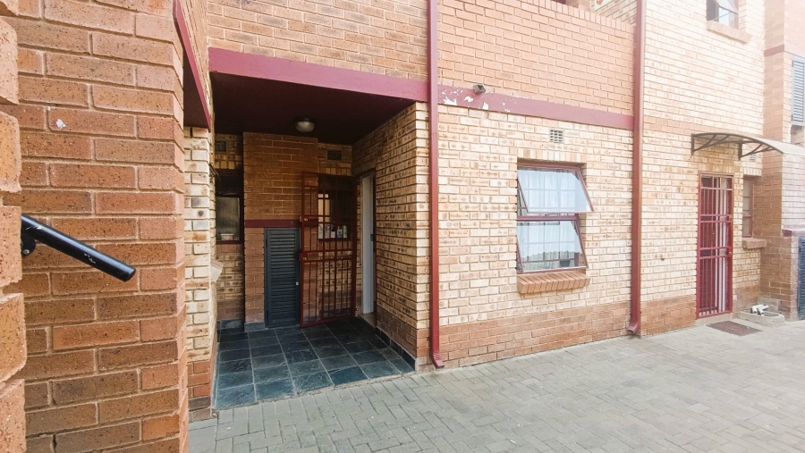 1 Bedroom Property for Sale in Erand Gardens Gauteng