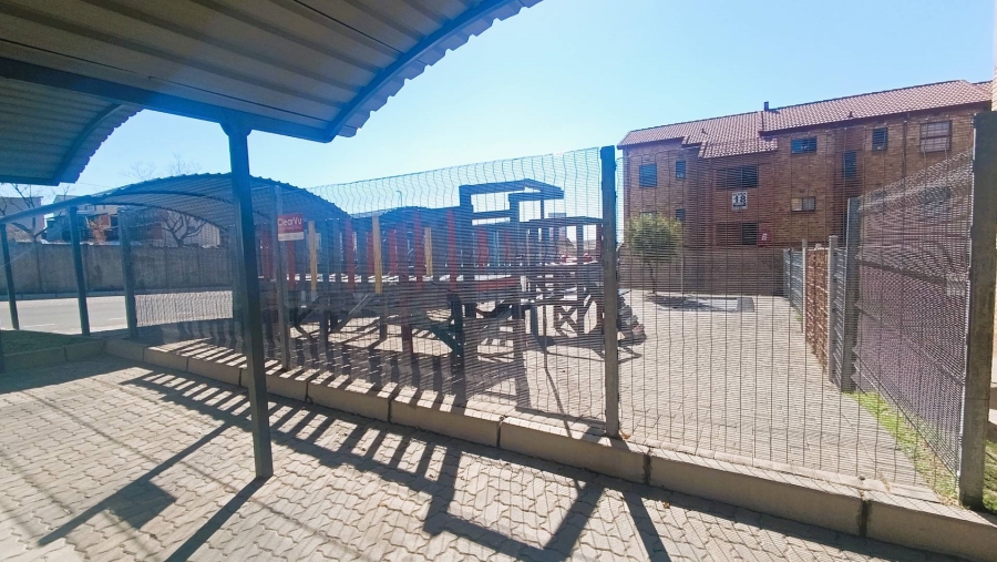 1 Bedroom Property for Sale in Erand Gardens Gauteng