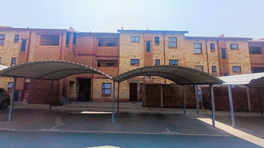 1 Bedroom Property for Sale in Erand Gardens Gauteng