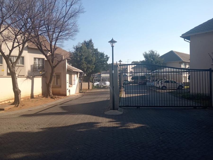 1 Bedroom Property for Sale in Klippoortje Gauteng