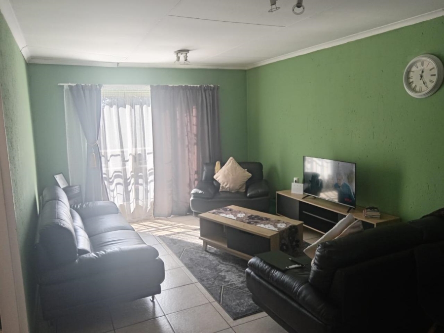 1 Bedroom Property for Sale in Klippoortje Gauteng