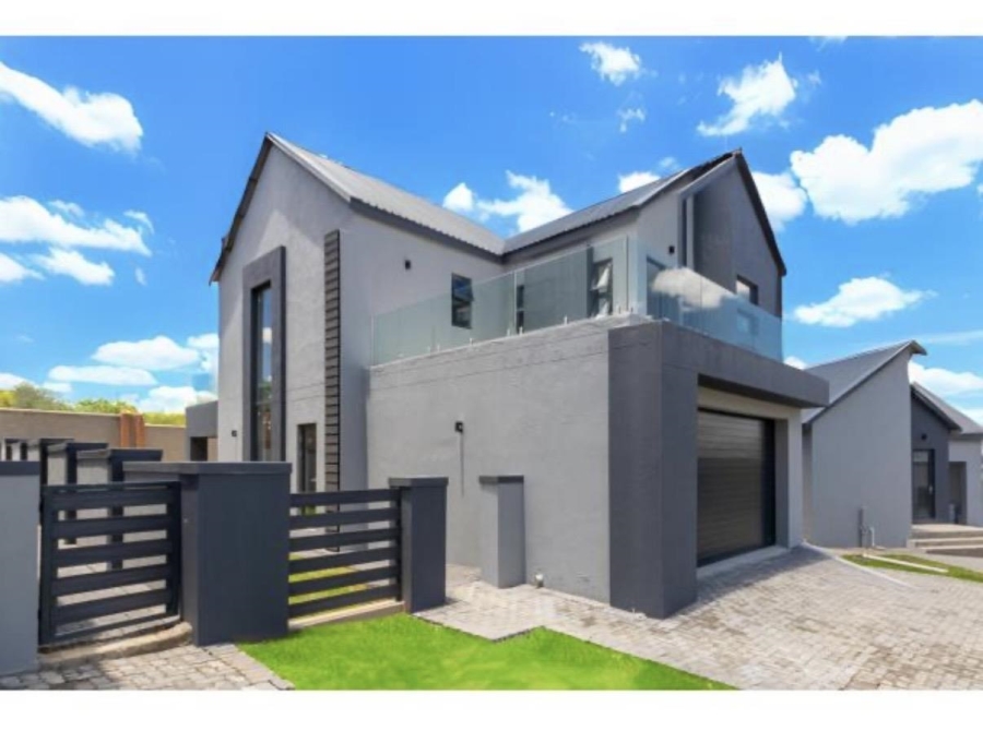 To Let 3 Bedroom Property for Rent in Blue Hills Gauteng