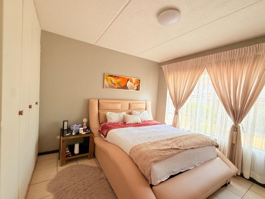 2 Bedroom Property for Sale in Buccleuch Gauteng