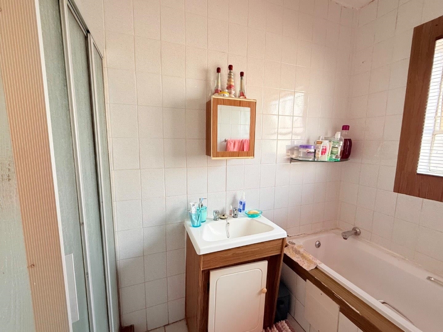 2 Bedroom Property for Sale in Buccleuch Gauteng