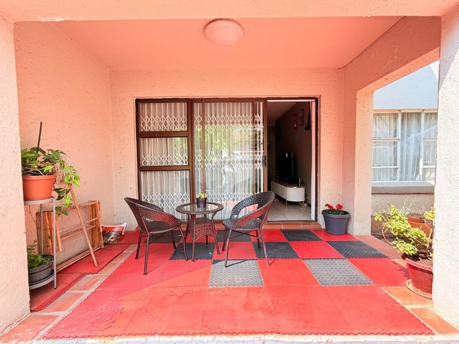 2 Bedroom Property for Sale in Buccleuch Gauteng