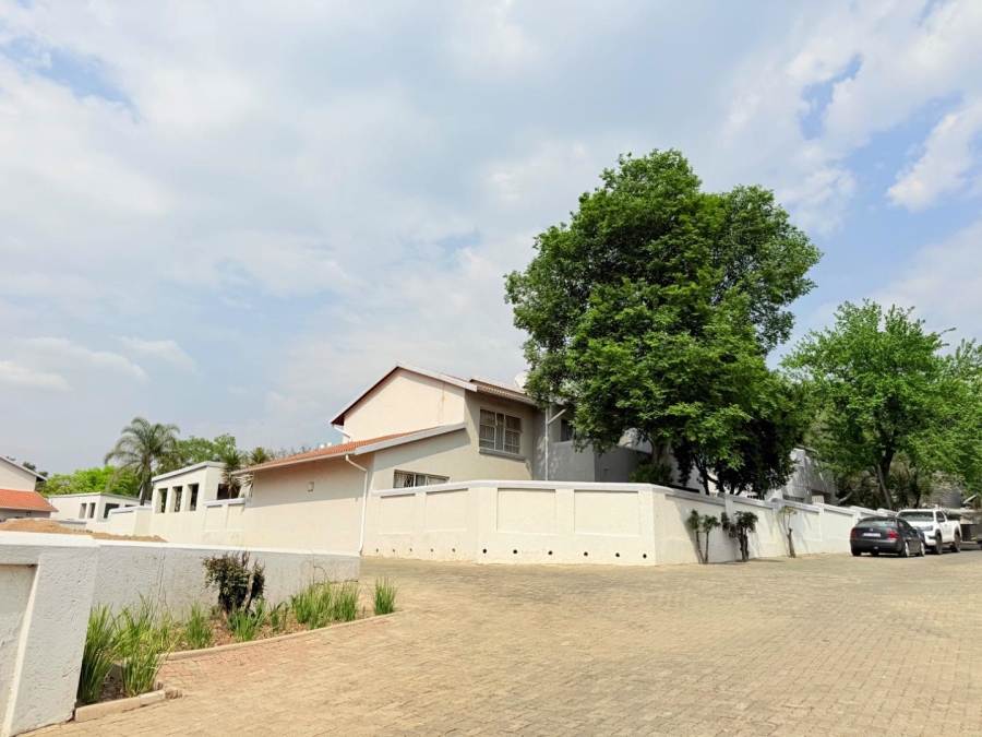 2 Bedroom Property for Sale in Buccleuch Gauteng