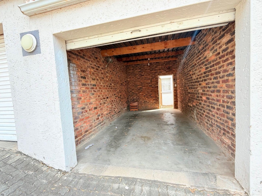 2 Bedroom Property for Sale in Buccleuch Gauteng