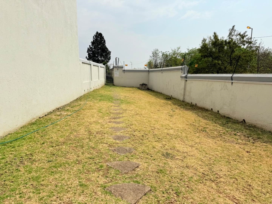 2 Bedroom Property for Sale in Buccleuch Gauteng