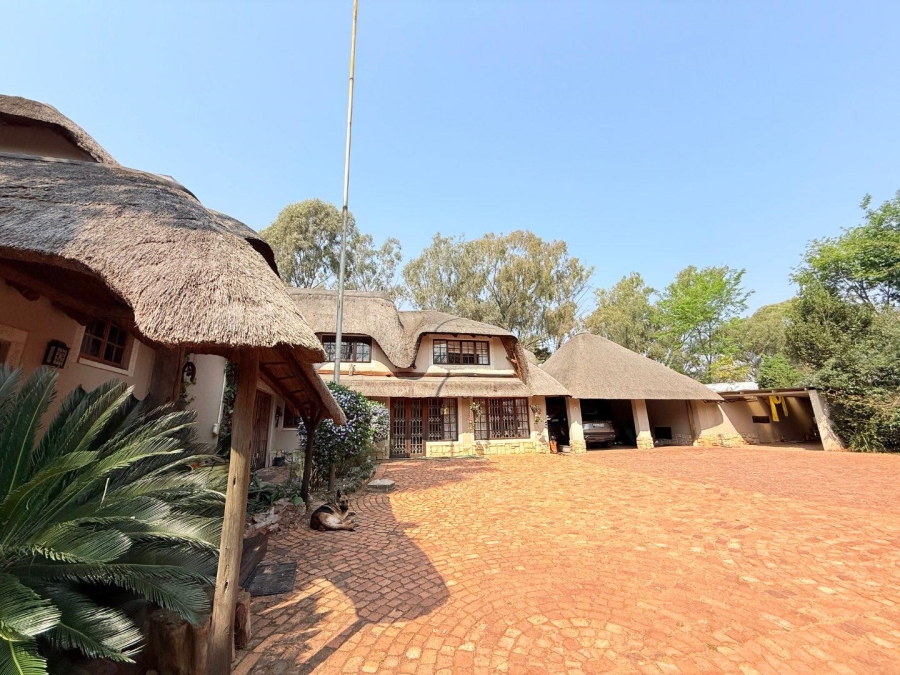 5 Bedroom Property for Sale in Kyalami Ah Gauteng