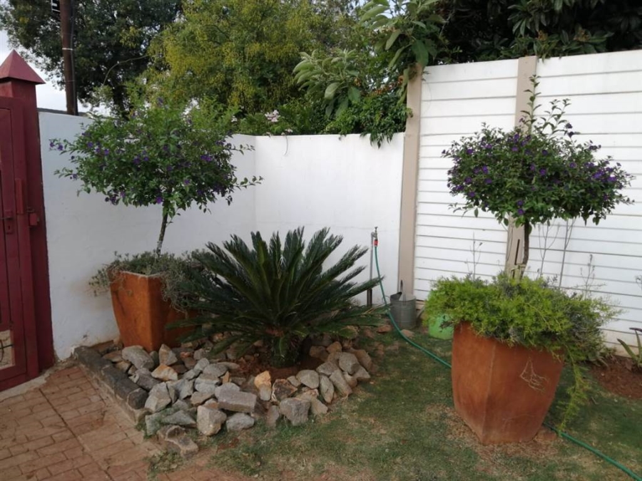 7 Bedroom Property for Sale in Clayville Gauteng