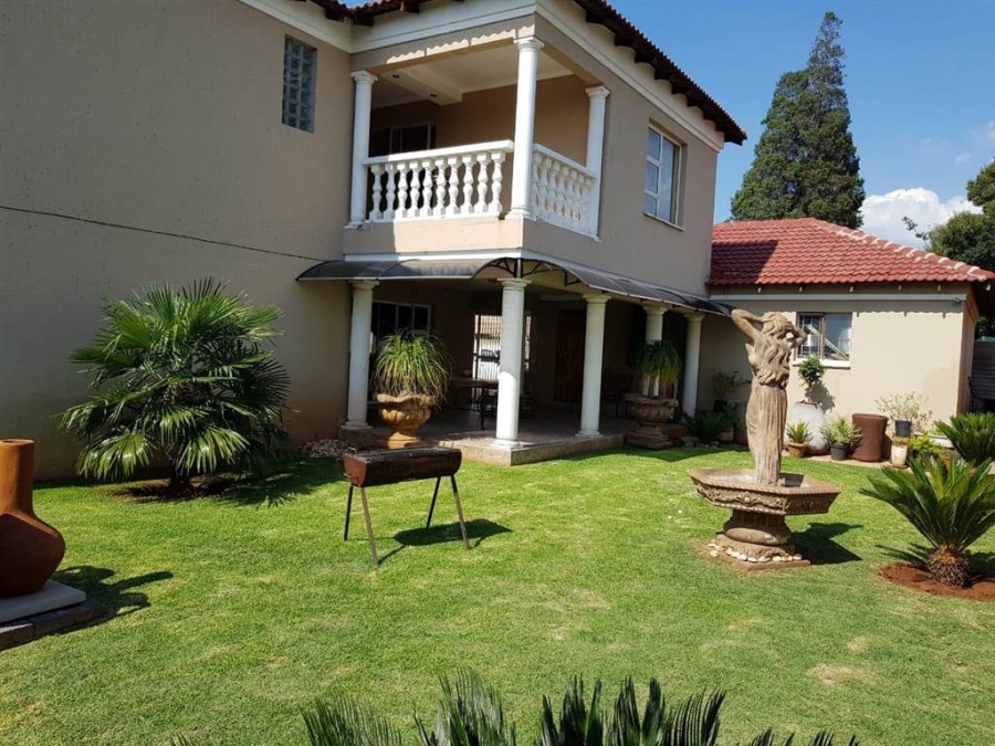 7 Bedroom Property for Sale in Clayville Gauteng