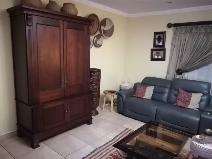 7 Bedroom Property for Sale in Clayville Gauteng