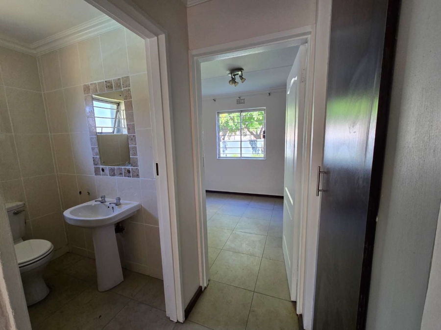 To Let 2 Bedroom Property for Rent in Sandown Gauteng