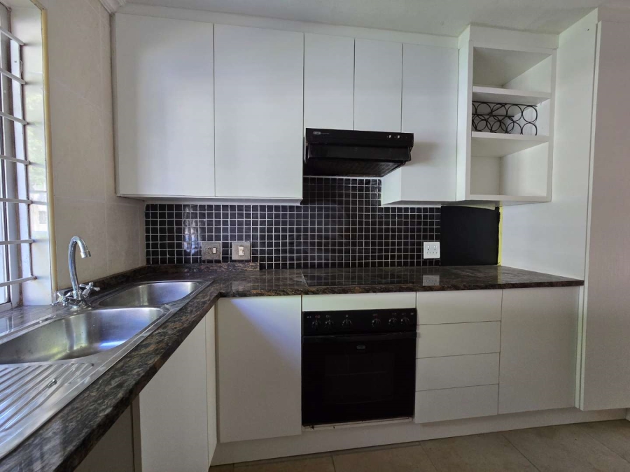 To Let 2 Bedroom Property for Rent in Sandown Gauteng