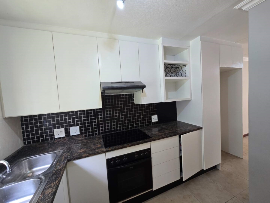 To Let 2 Bedroom Property for Rent in Sandown Gauteng