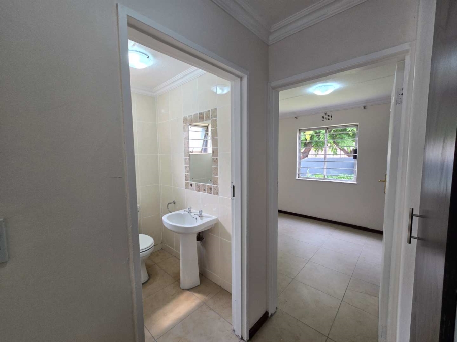 To Let 2 Bedroom Property for Rent in Sandown Gauteng