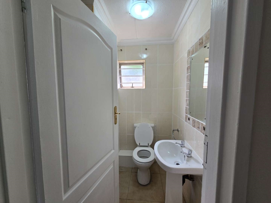To Let 2 Bedroom Property for Rent in Sandown Gauteng