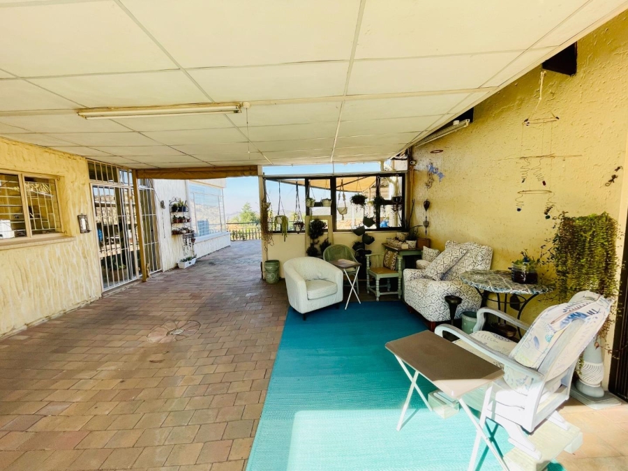 4 Bedroom Property for Sale in Linmeyer Gauteng