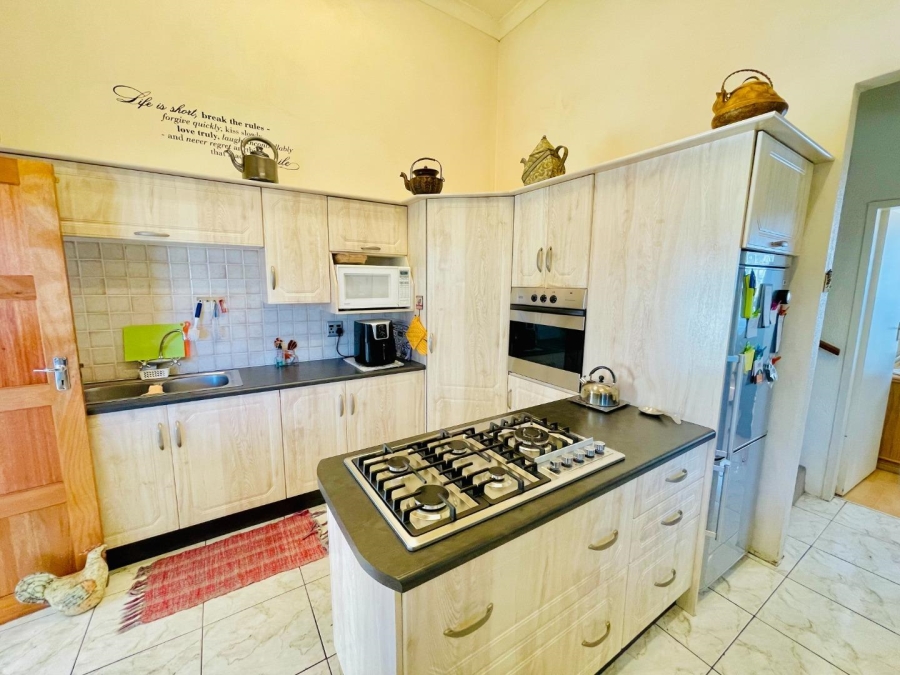 4 Bedroom Property for Sale in Linmeyer Gauteng