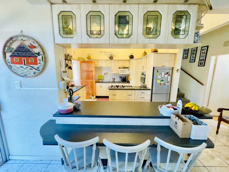 4 Bedroom Property for Sale in Linmeyer Gauteng