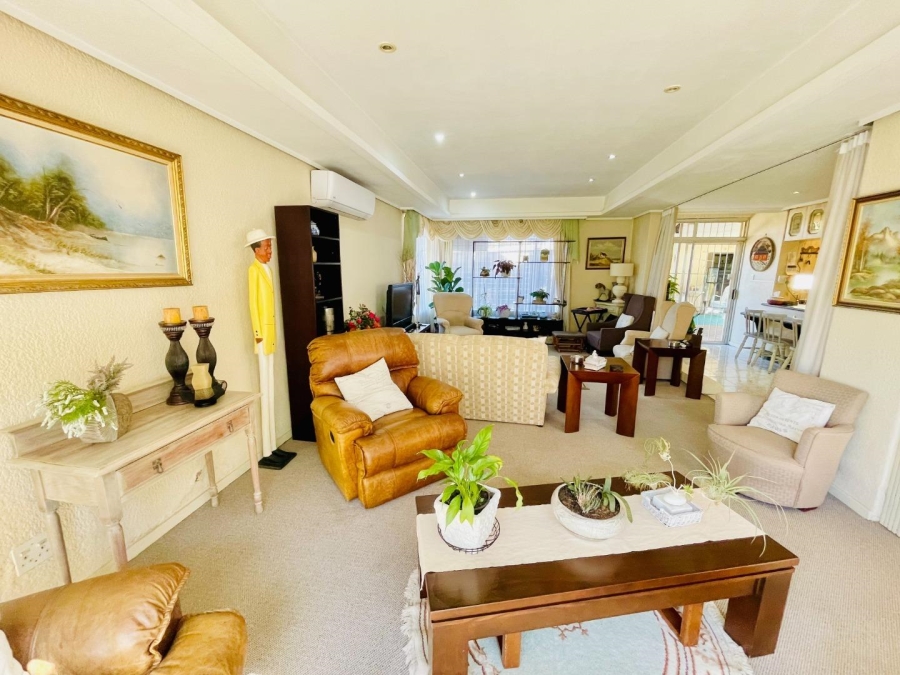4 Bedroom Property for Sale in Linmeyer Gauteng