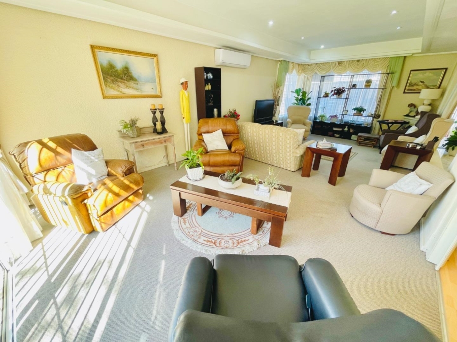 4 Bedroom Property for Sale in Linmeyer Gauteng