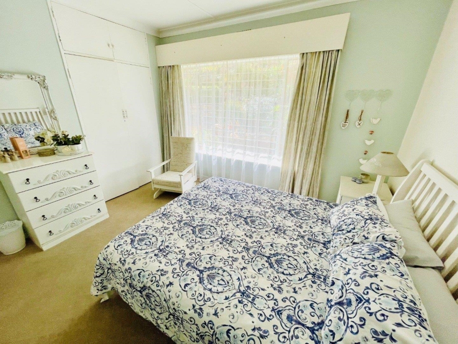 4 Bedroom Property for Sale in Linmeyer Gauteng