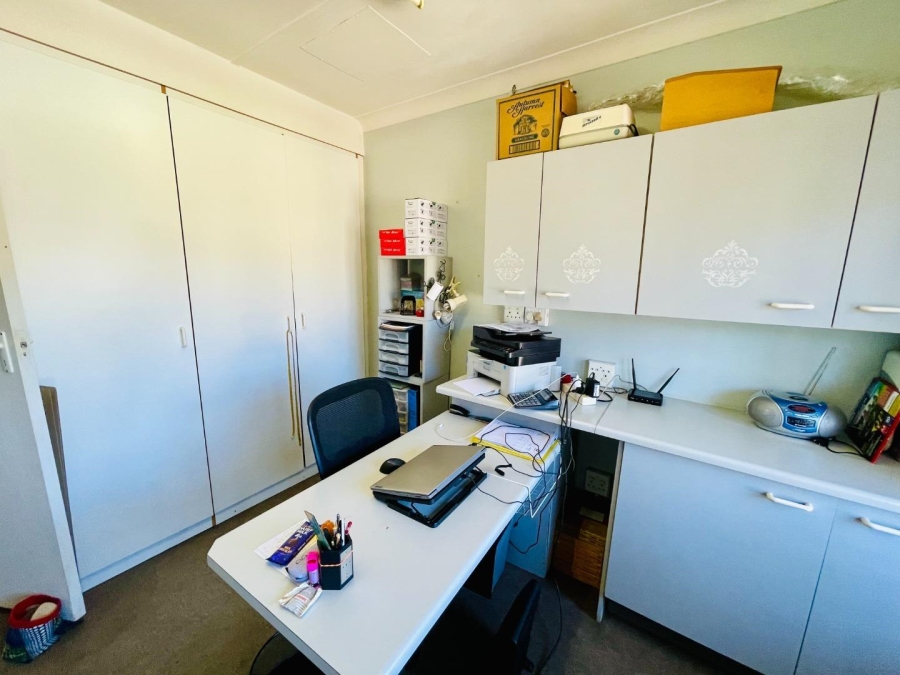 4 Bedroom Property for Sale in Linmeyer Gauteng