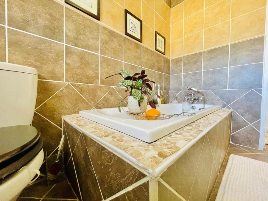4 Bedroom Property for Sale in Linmeyer Gauteng