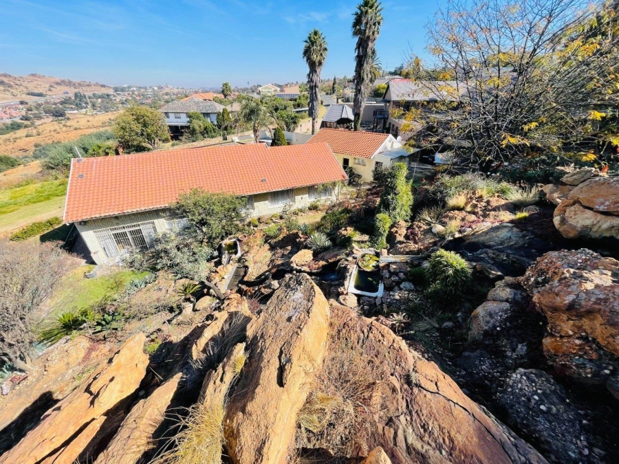 4 Bedroom Property for Sale in Linmeyer Gauteng