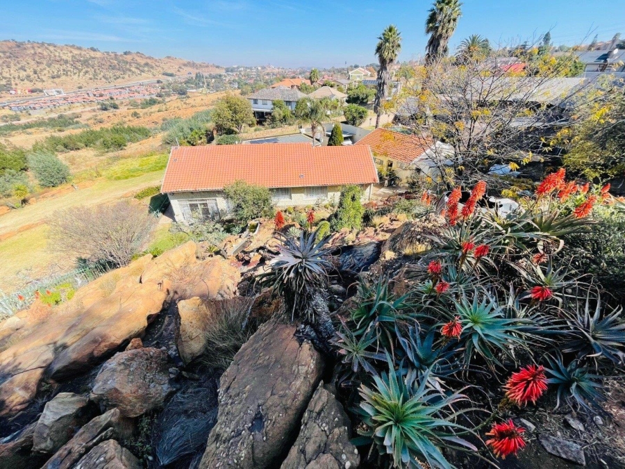 4 Bedroom Property for Sale in Linmeyer Gauteng