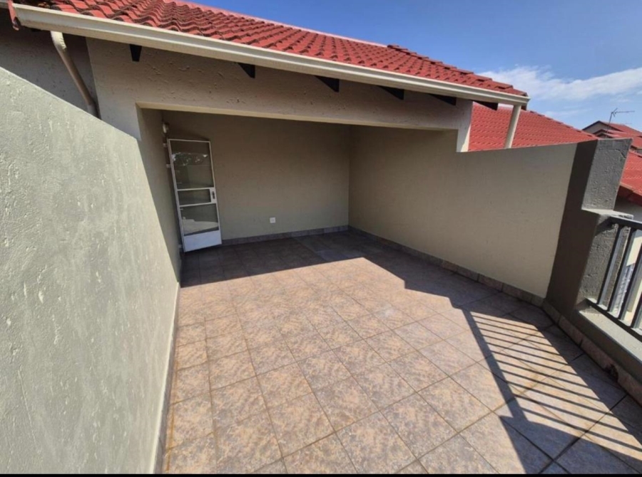 To Let 2 Bedroom Property for Rent in Paulshof Gauteng