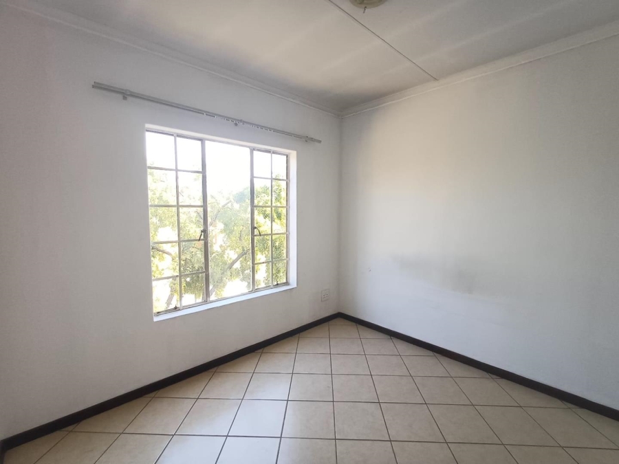 To Let 2 Bedroom Property for Rent in Honeypark Gauteng