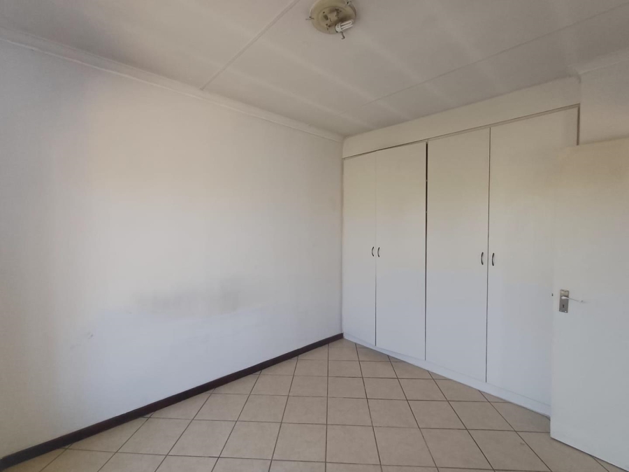 To Let 2 Bedroom Property for Rent in Honeypark Gauteng
