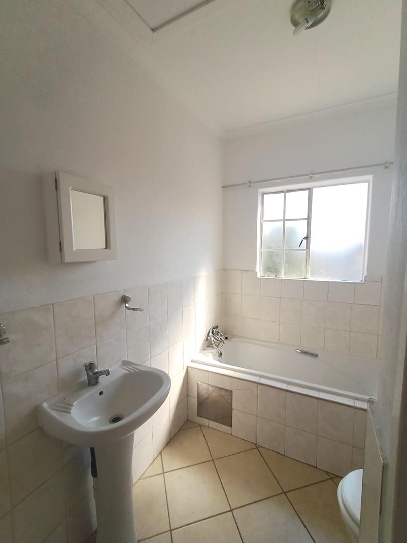 To Let 2 Bedroom Property for Rent in Honeypark Gauteng