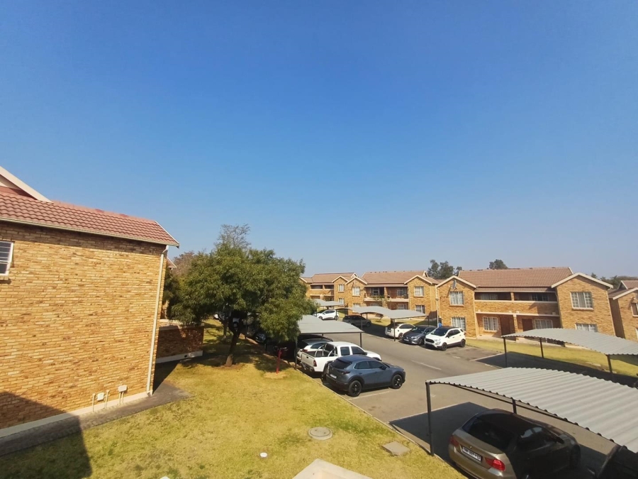 To Let 2 Bedroom Property for Rent in Honeypark Gauteng