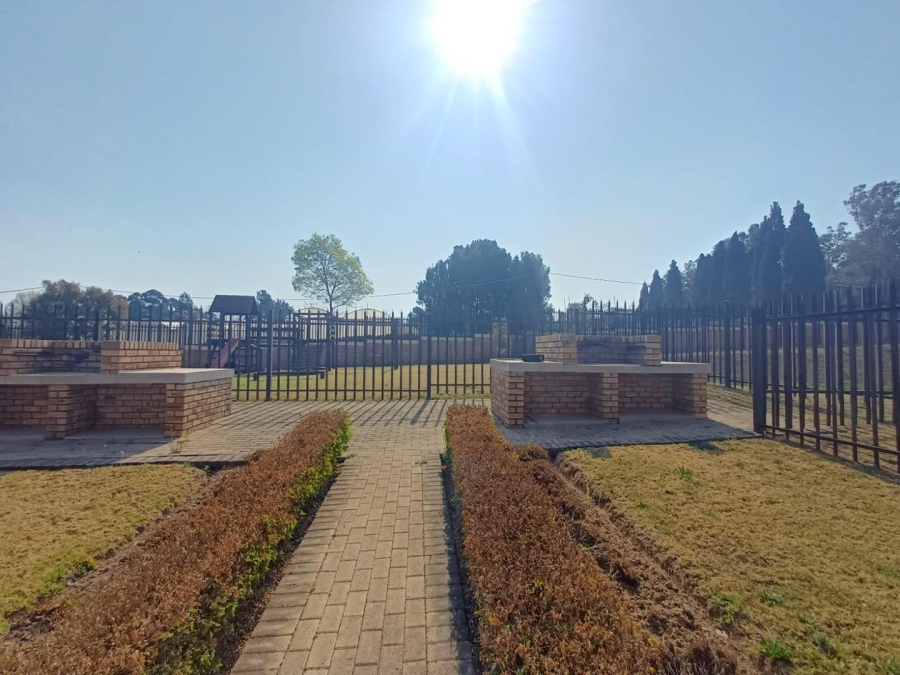 To Let 2 Bedroom Property for Rent in Honeypark Gauteng