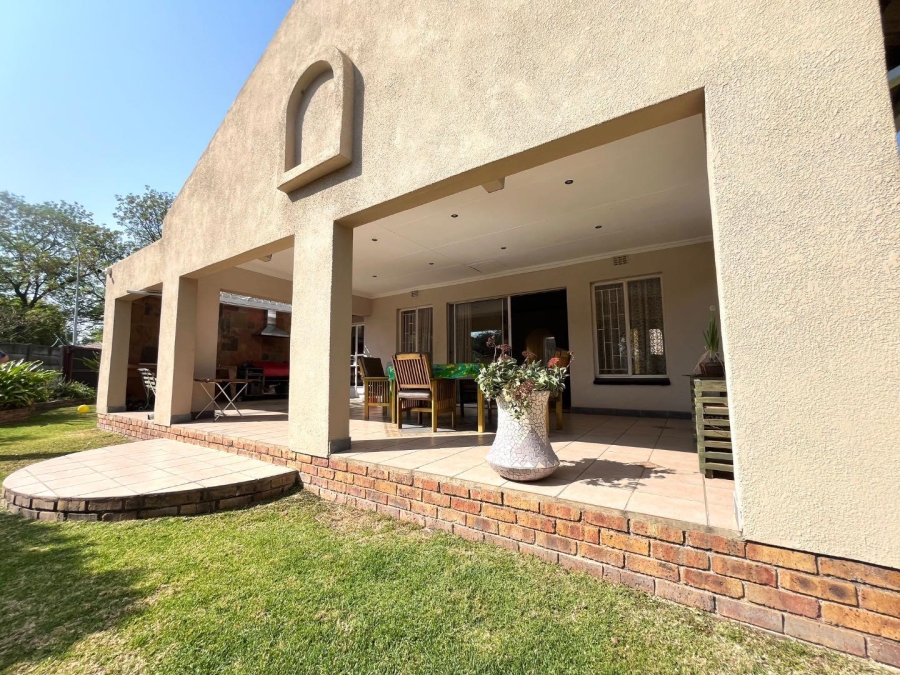 4 Bedroom Property for Sale in Crystal Park Gauteng