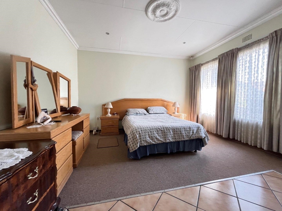 4 Bedroom Property for Sale in Crystal Park Gauteng