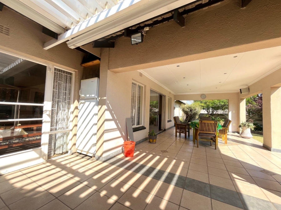 4 Bedroom Property for Sale in Crystal Park Gauteng