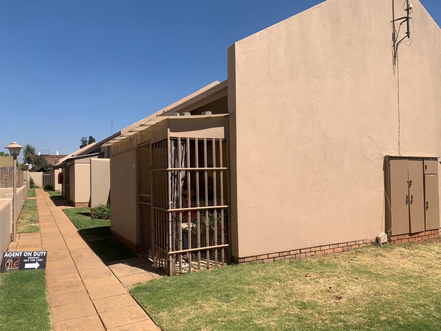 2 Bedroom Property for Sale in Birchleigh North Gauteng