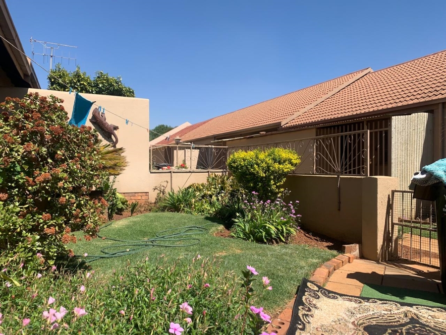 2 Bedroom Property for Sale in Birchleigh North Gauteng