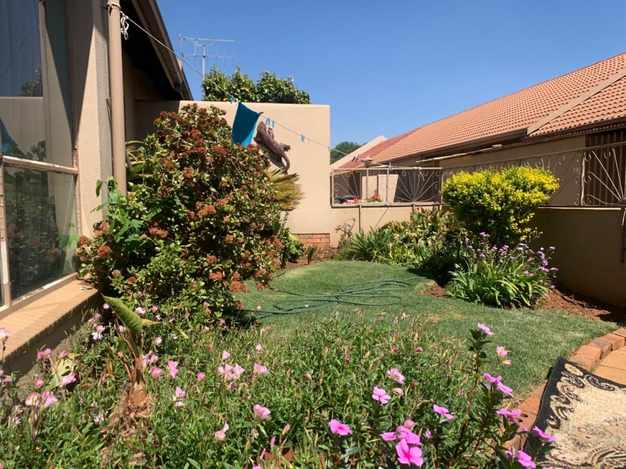 2 Bedroom Property for Sale in Birchleigh North Gauteng