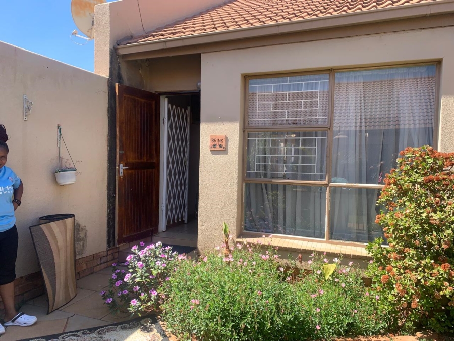 2 Bedroom Property for Sale in Birchleigh North Gauteng