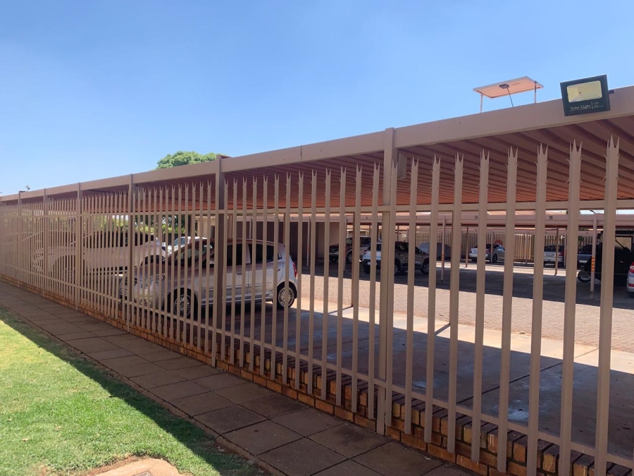 2 Bedroom Property for Sale in Birchleigh North Gauteng