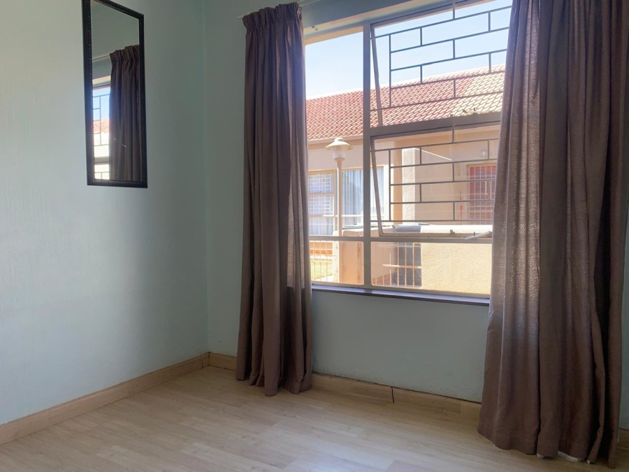 2 Bedroom Property for Sale in Birchleigh North Gauteng