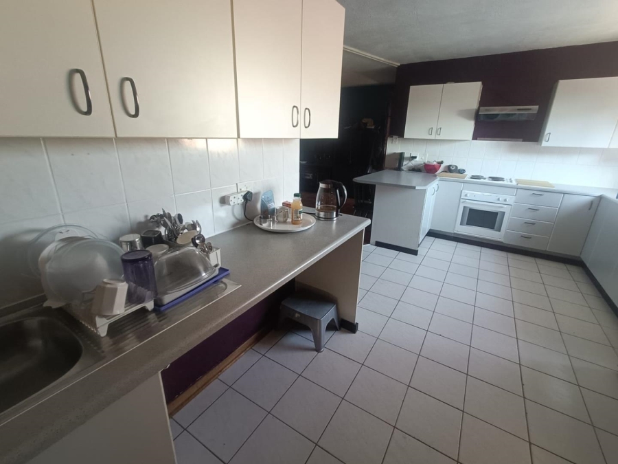 3 Bedroom Property for Sale in Die Hoewes Gauteng